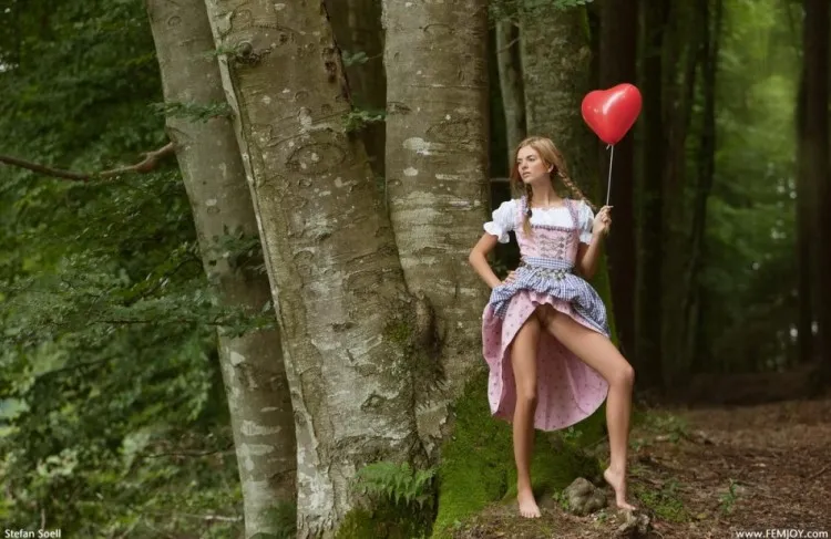 Фотосессия Девушка с косичками в лесу
