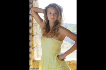 Фотосессия Голая красотка на заброшеной стройке