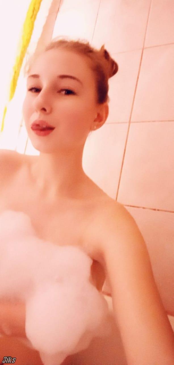 Молоденькая сосочка(18 лет)