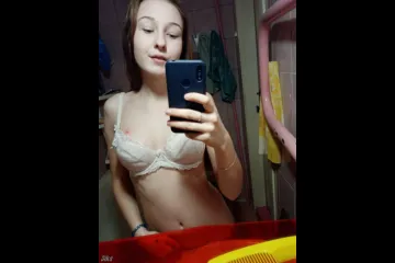 Молоденькая сосочка(18 лет)