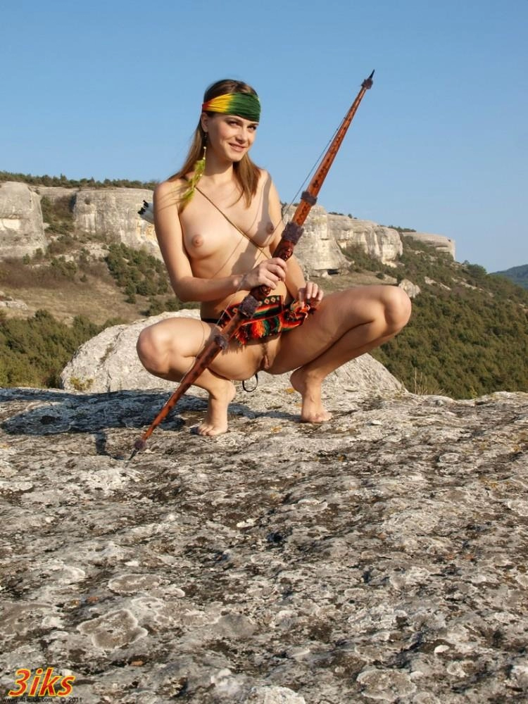 Фотосессия Голая индианка на скалах-4