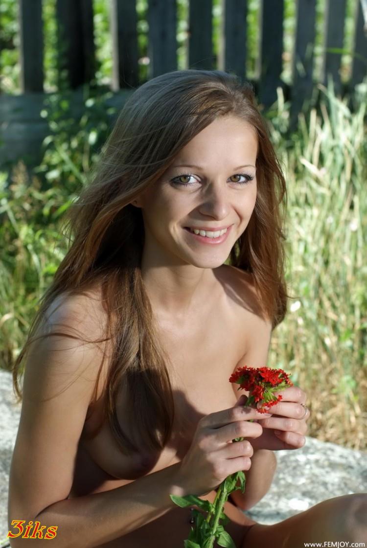 Худенькая в деревне-1